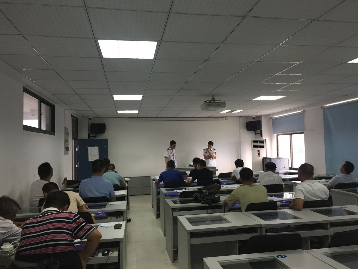 我校三類(lèi)駕駛員理論考試順利結(jié)束